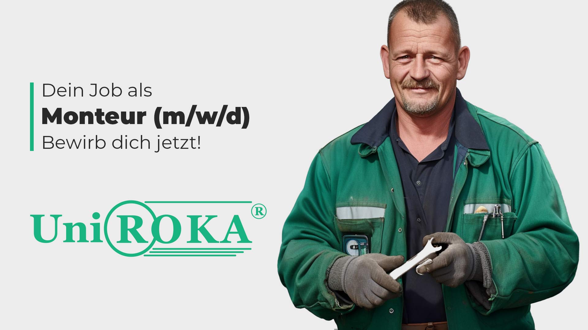 Zu sehen ist ein Handwerker mit grüner Jacke, Stellenanzeige für einen Job als Monteur (m/w/d)