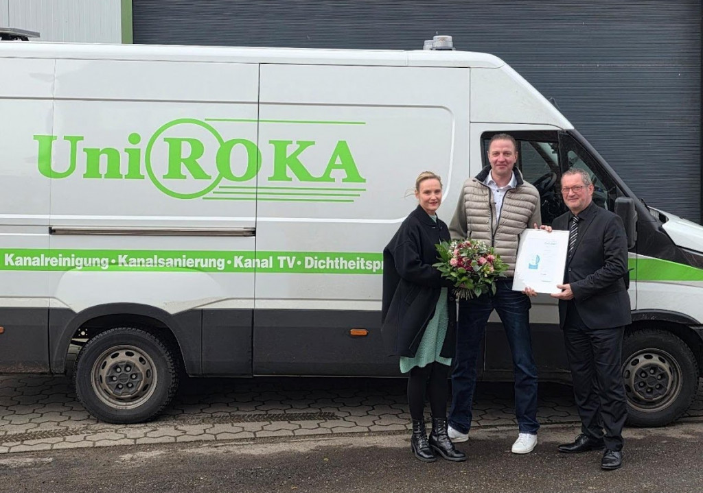 v.l.n.r.: Frau Wandt (Geschäftsführung Uni ROKA GmbH), Herr Wandt (Geschäftsführung Uni ROKA GmbH), Herr Krull (Kundenberater Creditreform Mecklenburg Vorpommern von der Decken KG)